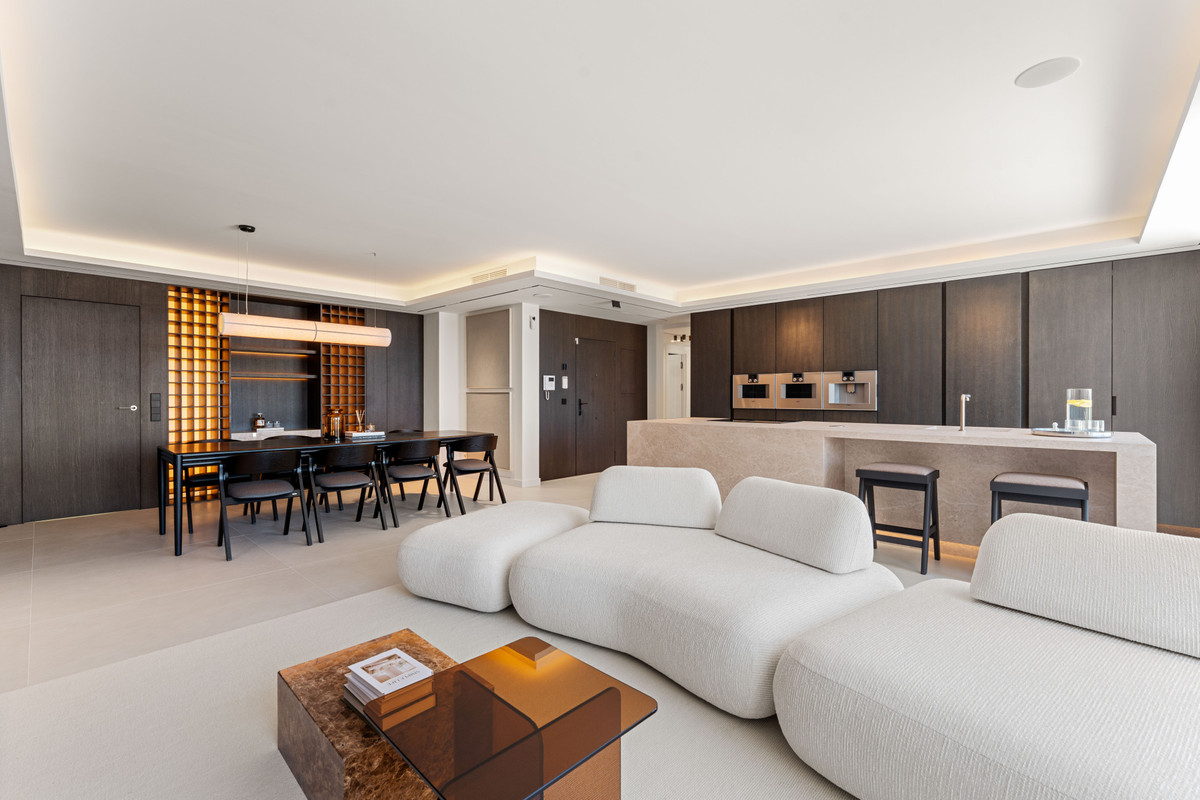 4 Bed Apartment for sale in The Golden Mile Costa Del Sol, Málaga, Spain