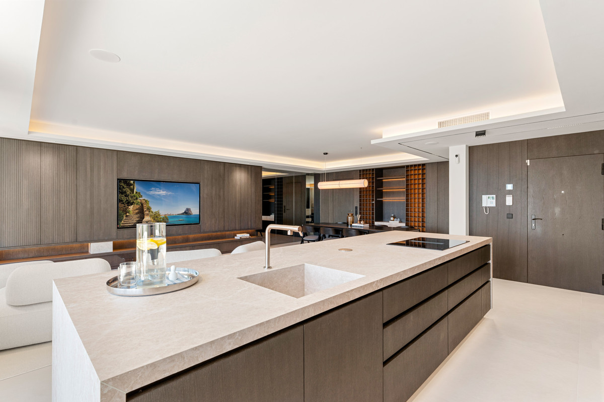 4 Bed Apartment for sale in The Golden Mile Costa Del Sol, Málaga, Spain