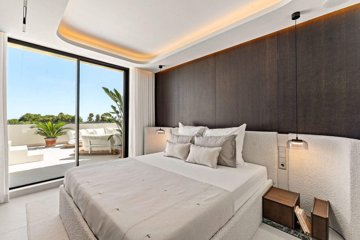 4 Bed Apartment for sale in The Golden Mile Costa Del Sol, Málaga, Spain