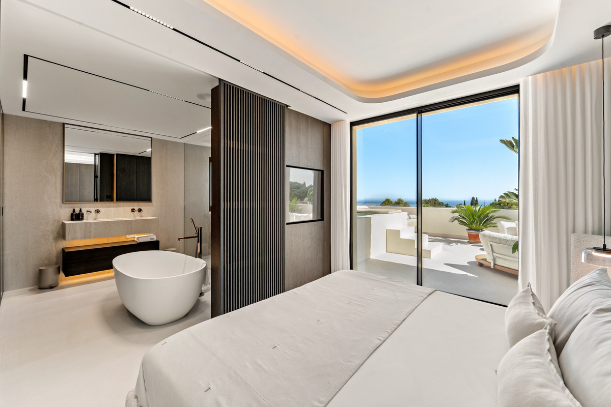 4 Bed Apartment for sale in The Golden Mile Costa Del Sol, Málaga, Spain