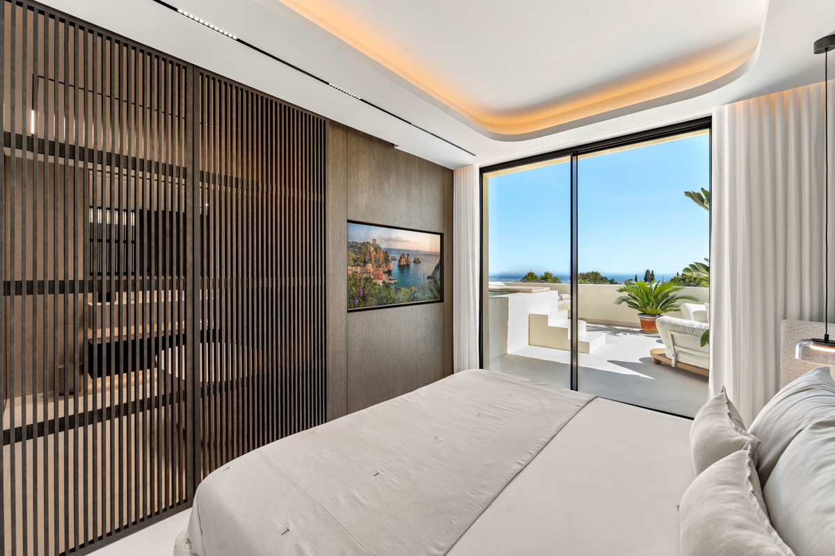 4 Bed Apartment for sale in The Golden Mile Costa Del Sol, Málaga, Spain