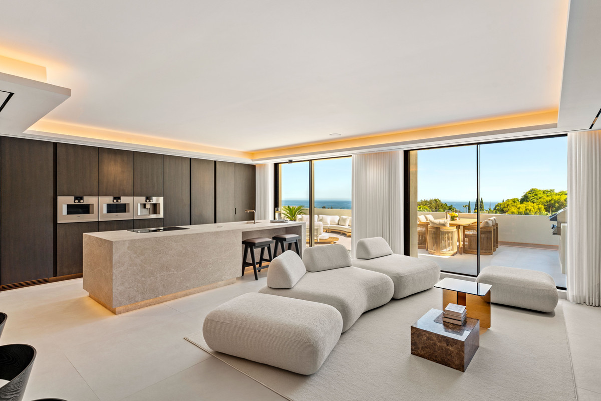 4 Bed Apartment for sale in The Golden Mile Costa Del Sol, Málaga, Spain