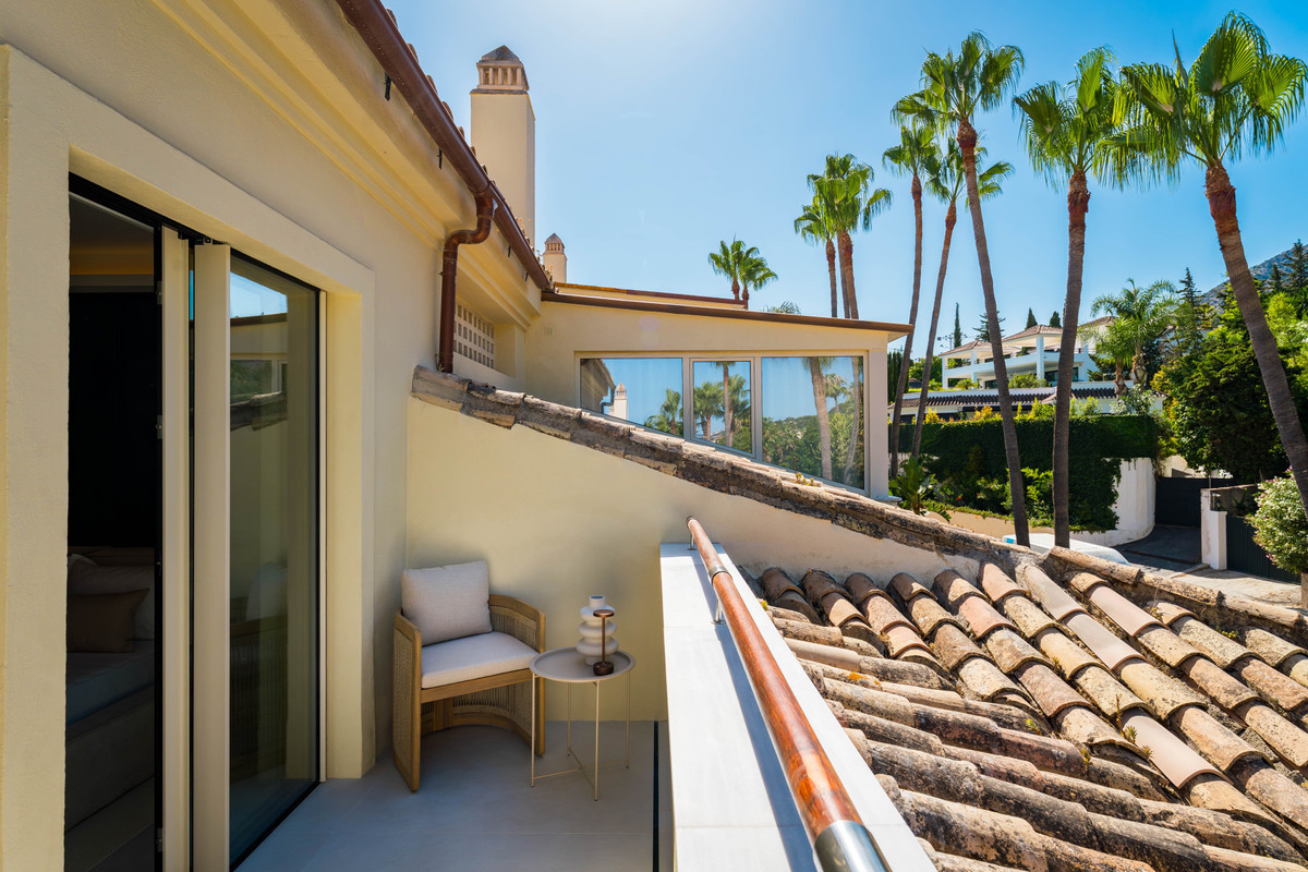 4 Bed Apartment for sale in The Golden Mile Costa Del Sol, Málaga, Spain