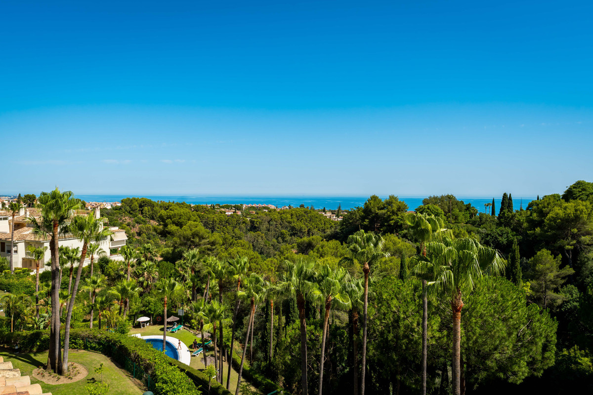 4 Bed Apartment for sale in The Golden Mile Costa Del Sol, Málaga, Spain