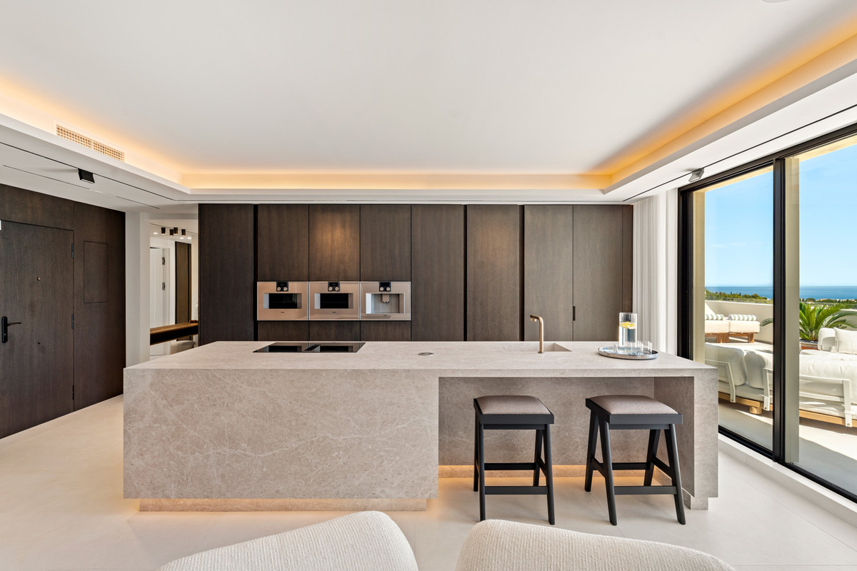 4 Bed Apartment for sale in The Golden Mile Costa Del Sol, Málaga, Spain
