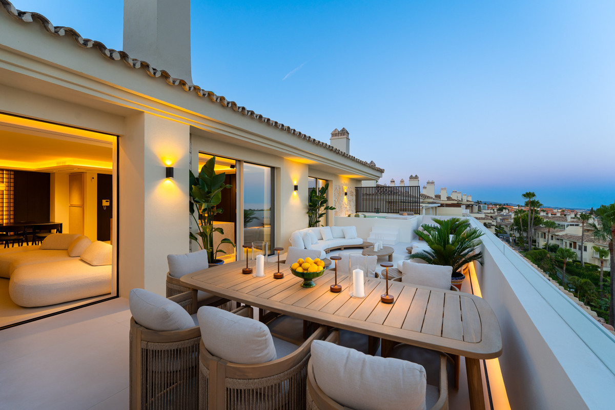 4 Bed Apartment for sale in The Golden Mile Costa Del Sol, Málaga, Spain