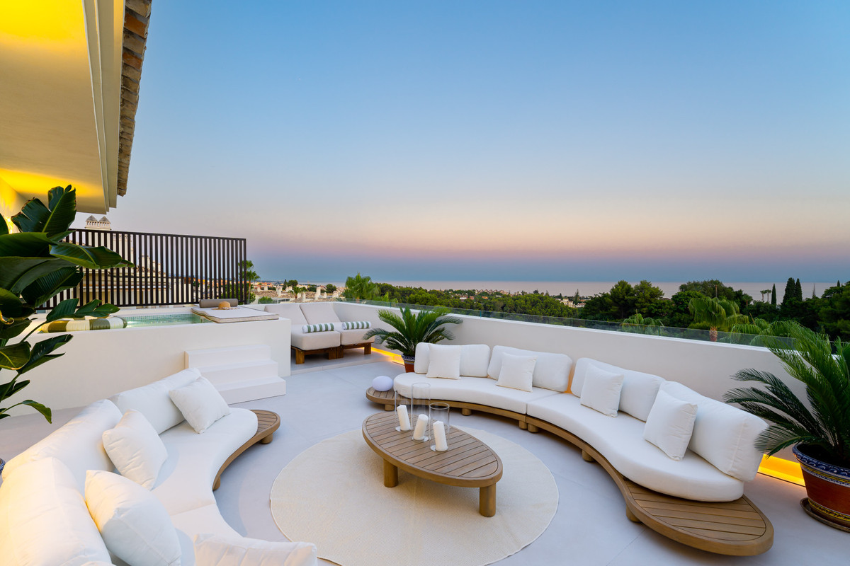 4 Bed Apartment for sale in The Golden Mile Costa Del Sol, Málaga, Spain