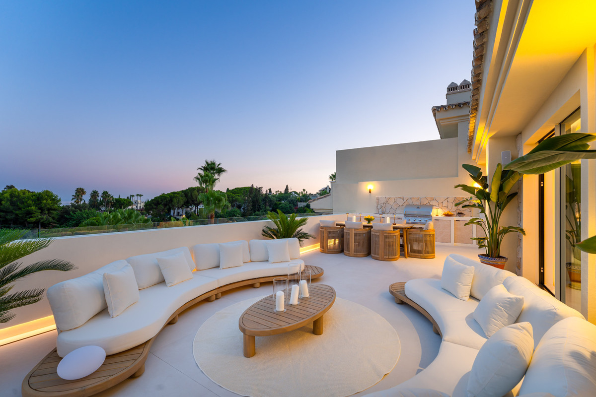 4 Bed Apartment for sale in The Golden Mile Costa Del Sol, Málaga, Spain
