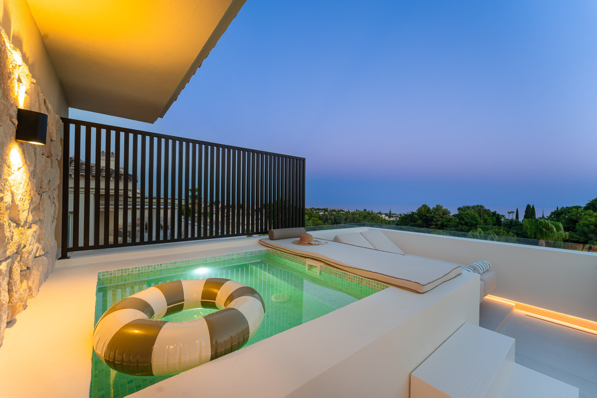 4 Bed Apartment for sale in The Golden Mile Costa Del Sol, Málaga, Spain