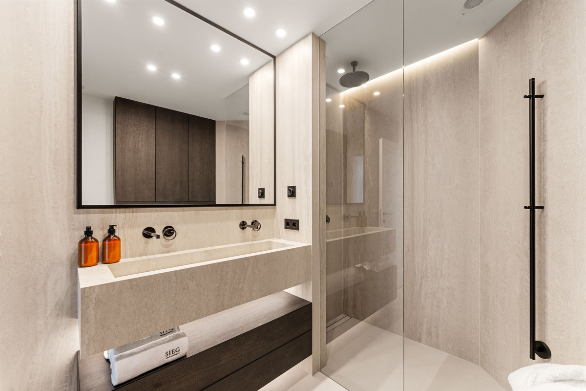4 Bed Apartment for sale in The Golden Mile Costa Del Sol, Málaga, Spain