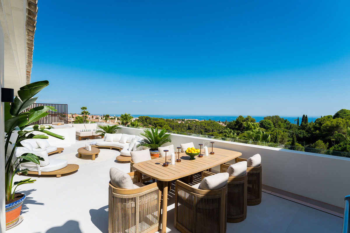 4 Bed Apartment for sale in The Golden Mile Costa Del Sol, Málaga, Spain