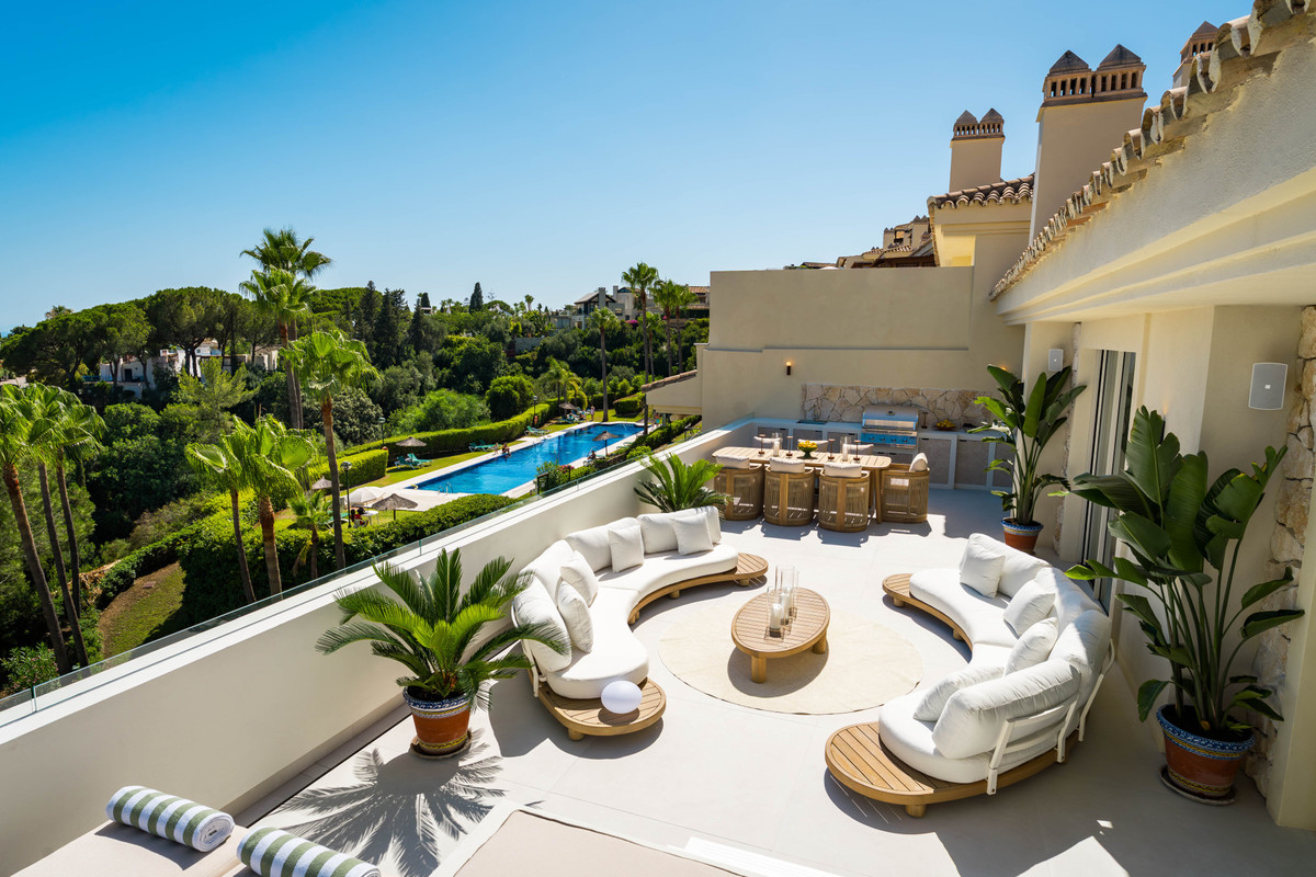 4 Bed Apartment for sale in The Golden Mile Costa Del Sol, Málaga, Spain