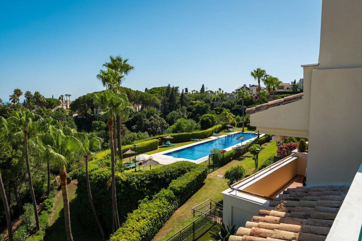 4 Bed Apartment for sale in The Golden Mile Costa Del Sol, Málaga, Spain
