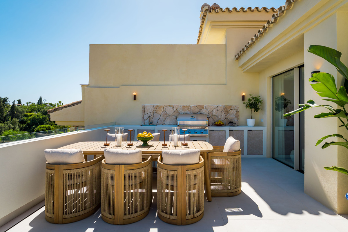 4 Bed Apartment for sale in The Golden Mile Costa Del Sol, Málaga, Spain
