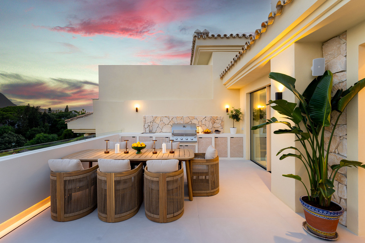 4 Bed Apartment for sale in The Golden Mile Costa Del Sol, Málaga, Spain
