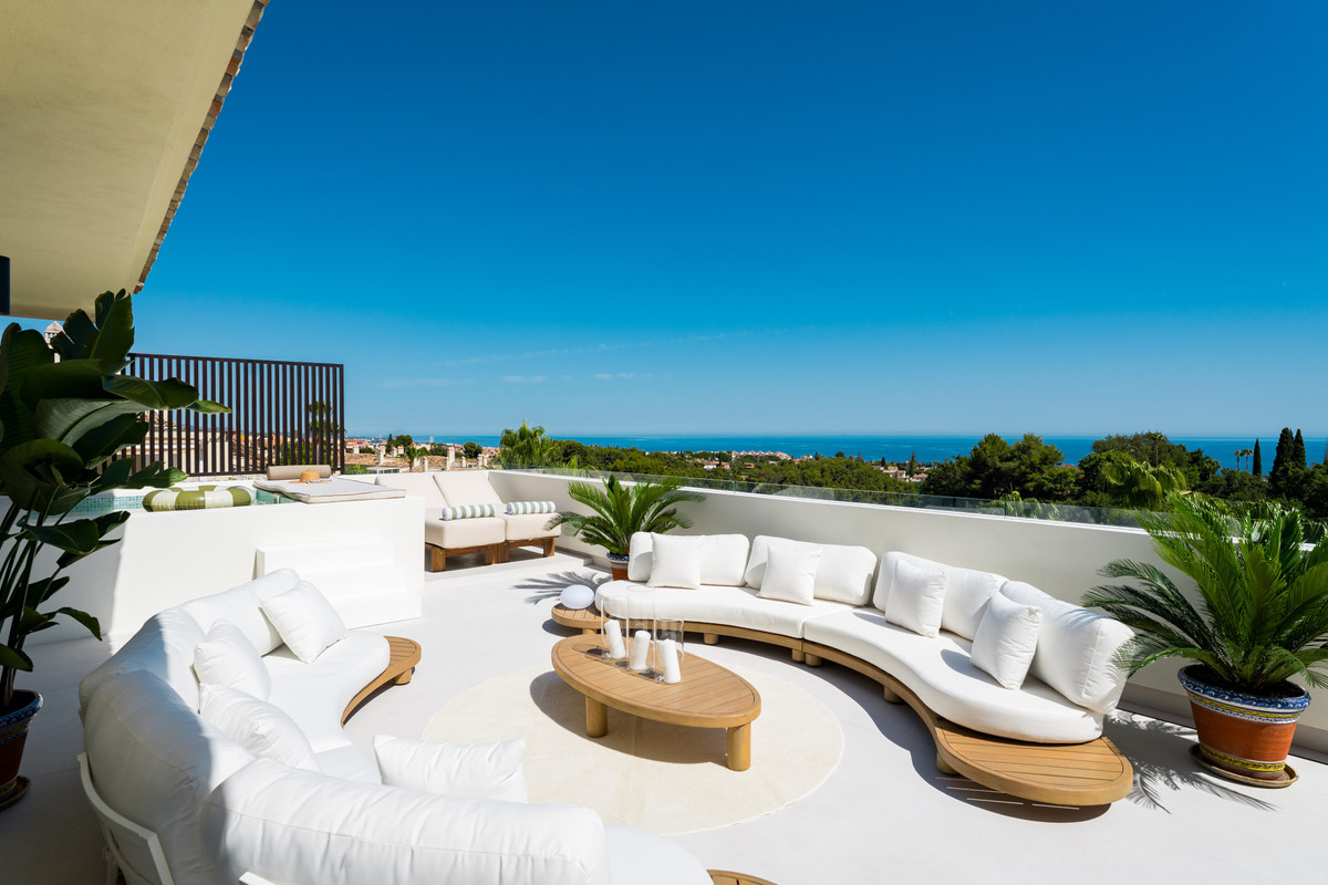 4 Bed Apartment for sale in The Golden Mile Costa Del Sol, Málaga, Spain