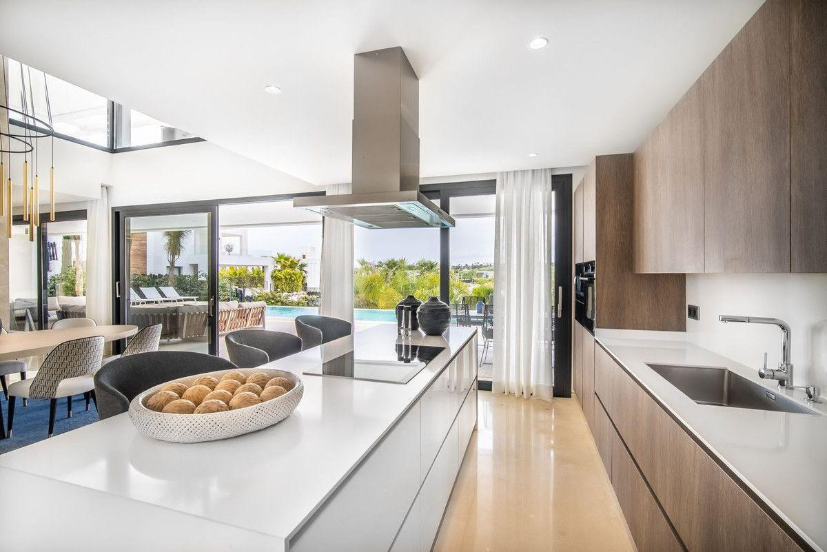 6 Bed Townhouse for sale in Nueva Andalucía Costa Del Sol, Málaga, Spain