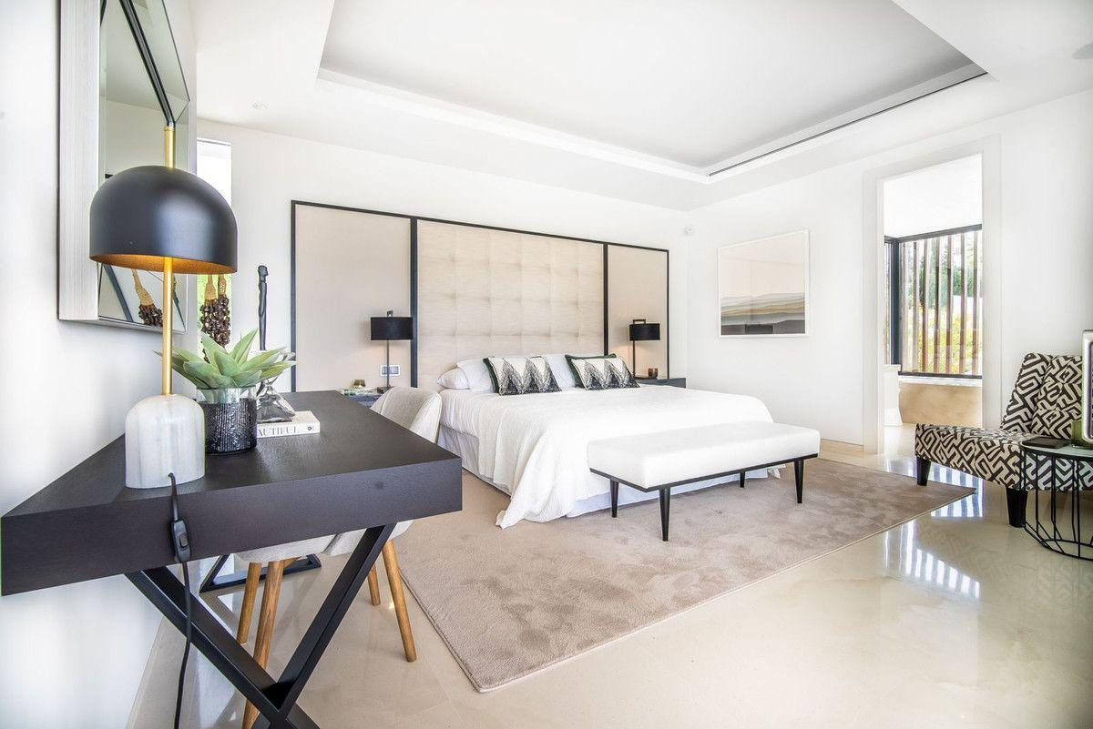 6 Bed Townhouse for sale in Nueva Andalucía Costa Del Sol, Málaga, Spain