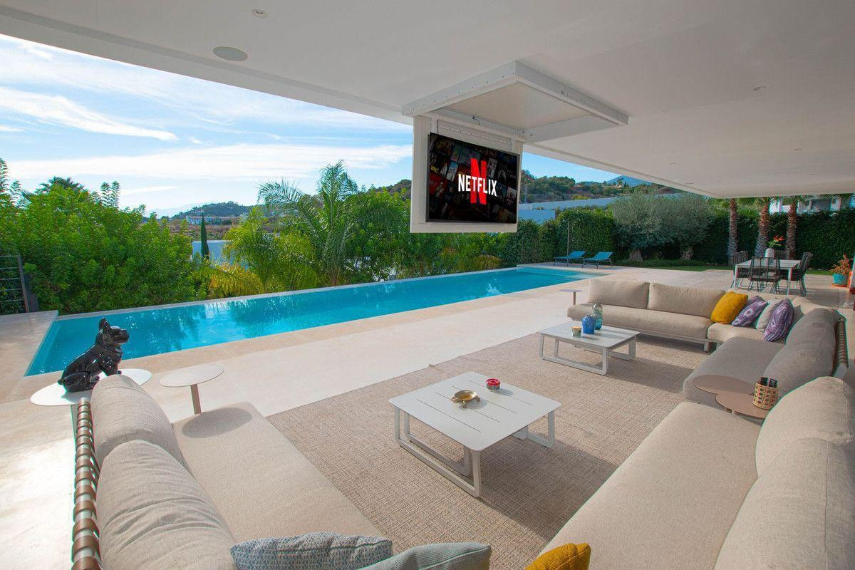6 Bed Townhouse for sale in Nueva Andalucía Costa Del Sol, Málaga, Spain