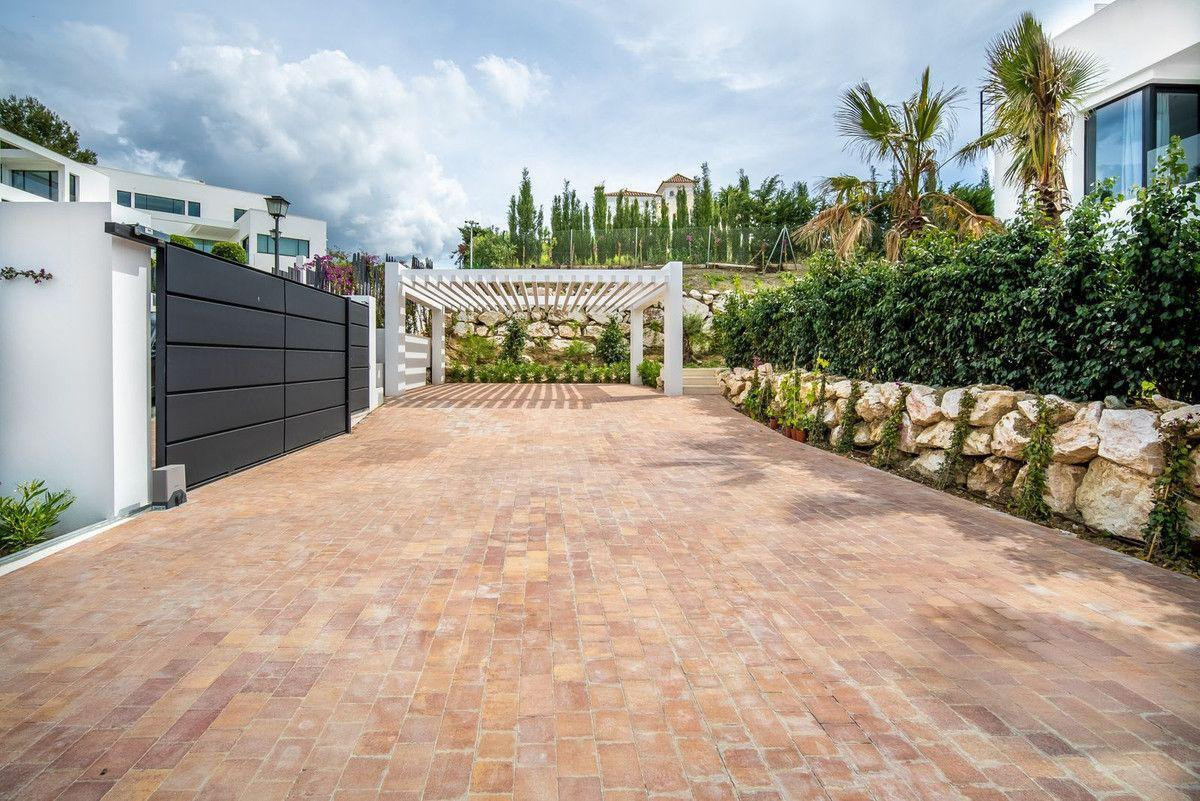 6 Bed Townhouse for sale in Nueva Andalucía Costa Del Sol, Málaga, Spain