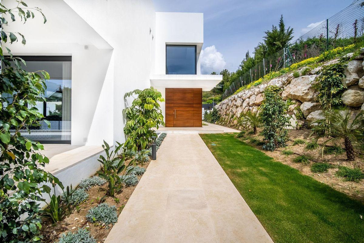 6 Bed Townhouse for sale in Nueva Andalucía Costa Del Sol, Málaga, Spain
