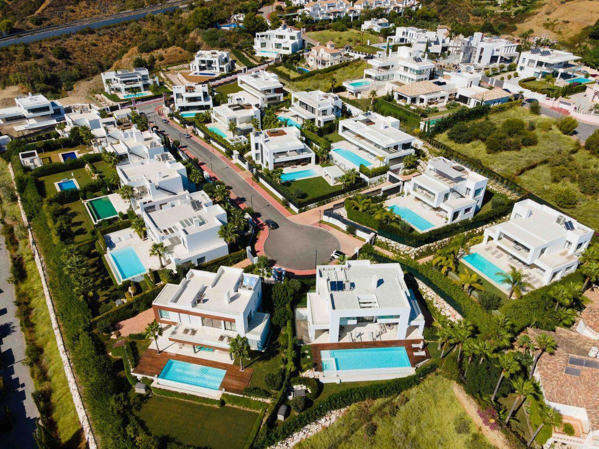 6 Bed Townhouse for sale in Nueva Andalucía Costa Del Sol, Málaga, Spain