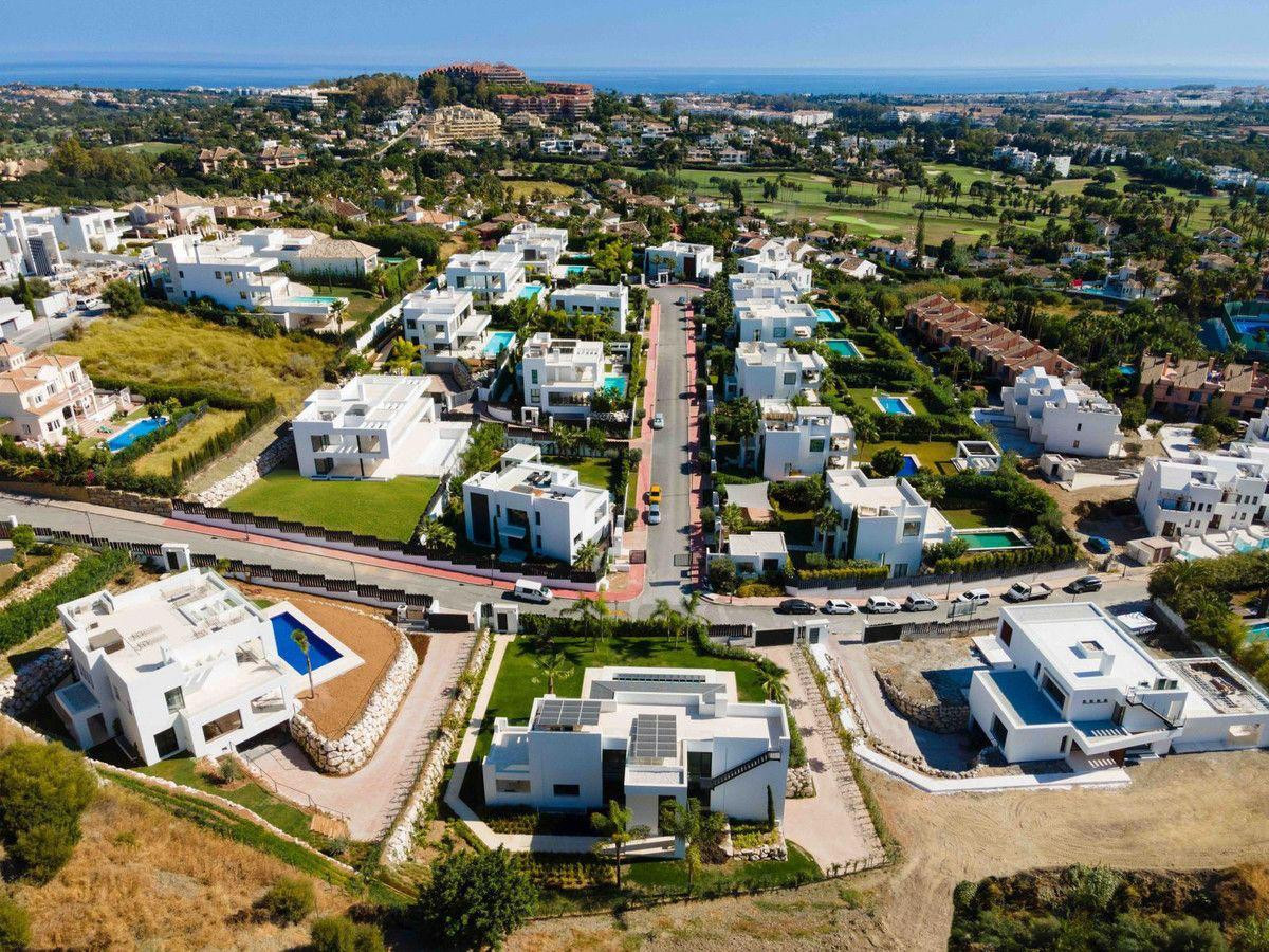 6 Bed Townhouse for sale in Nueva Andalucía Costa Del Sol, Málaga, Spain