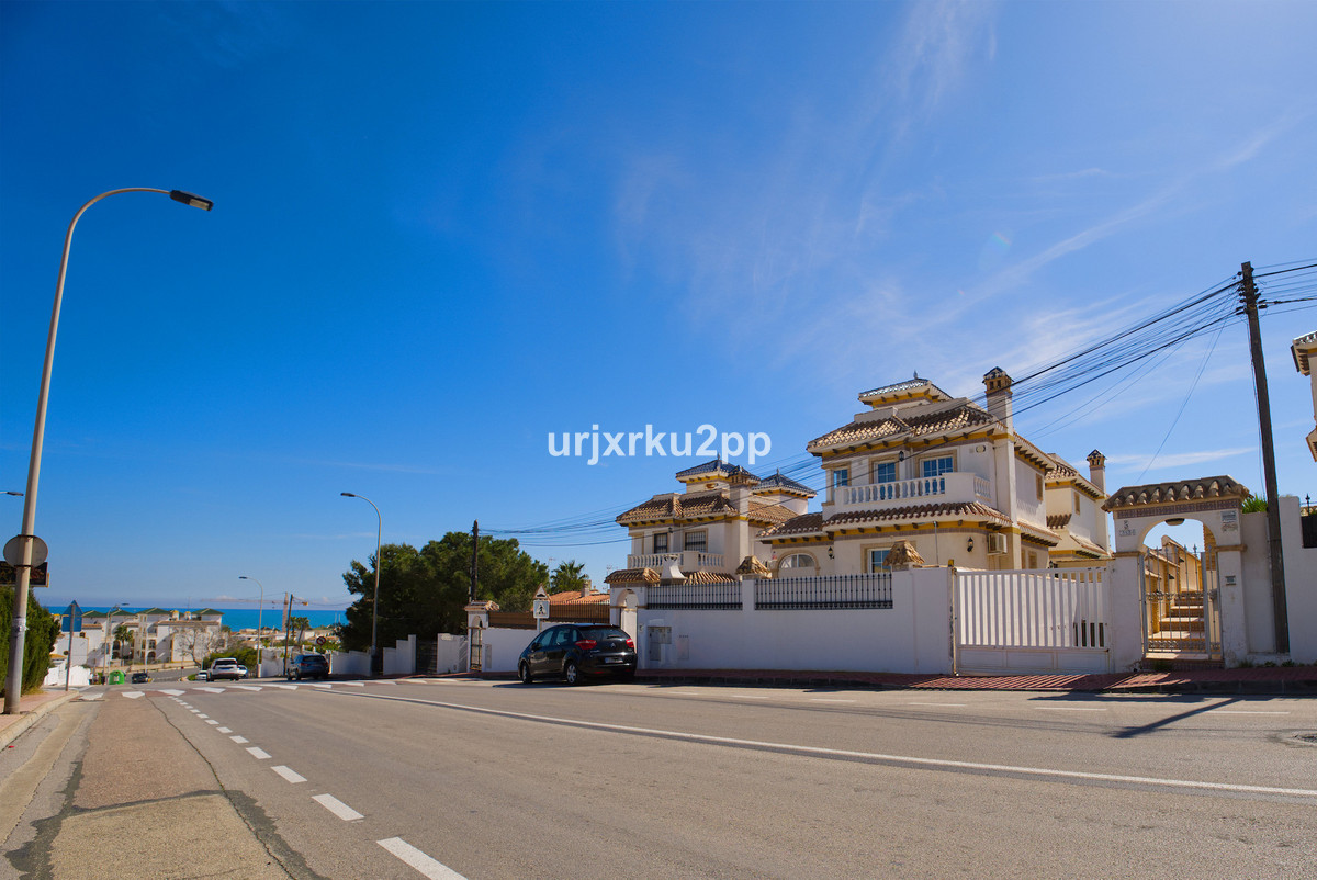3 Bed Townhouse for sale in Torrevieja Costa Blanca, Alicante, Spain