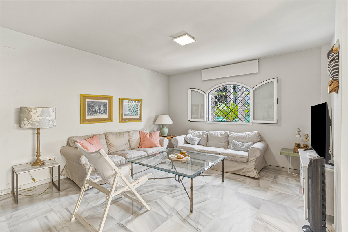 3 Bed Apartment for sale in Elviria Costa Del Sol, Málaga, Spain