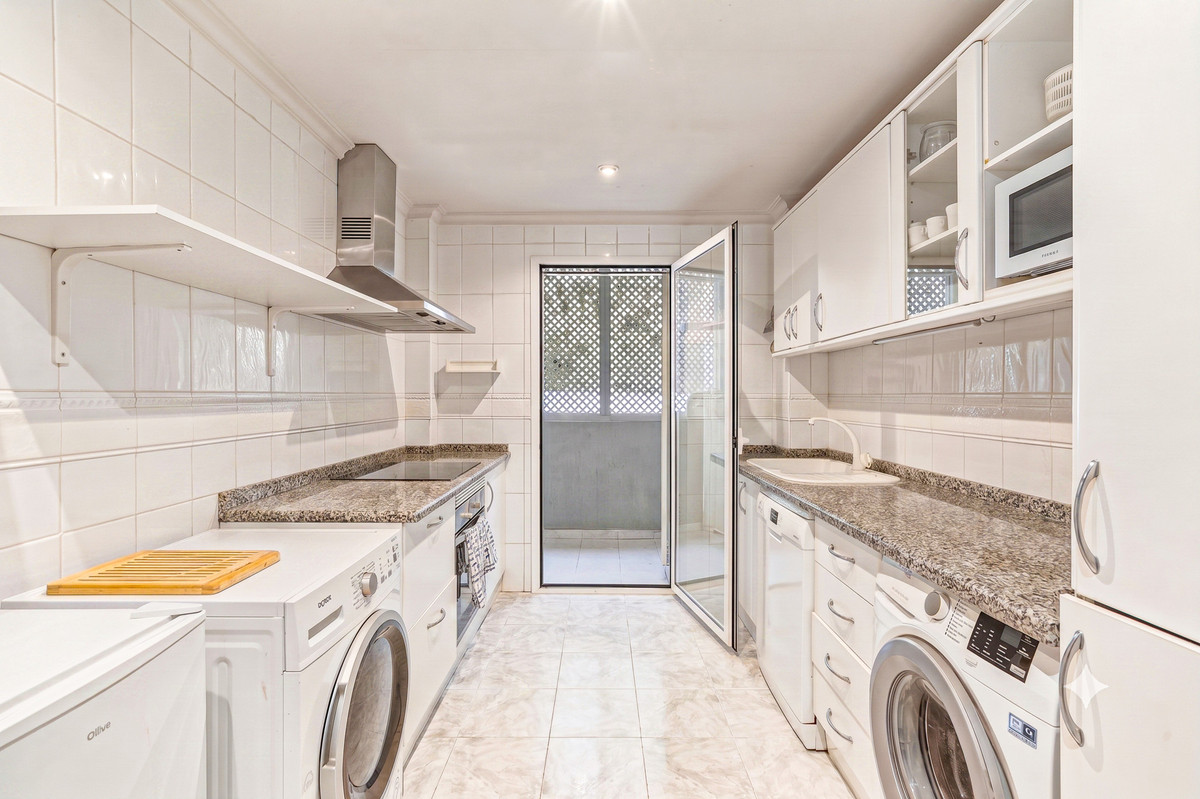 3 Bed Apartment for sale in Elviria Costa Del Sol, Málaga, Spain