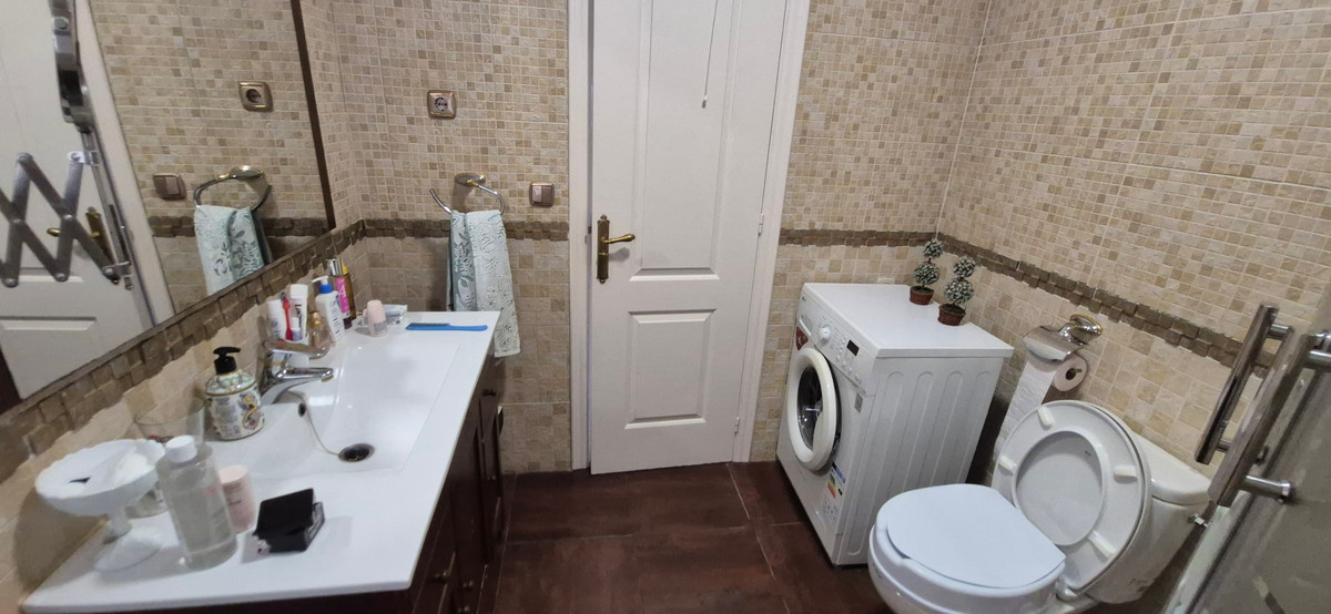 Se vende Apartamento Planta Media de 2 dormitorios en Costa Del Sol, Málaga, España