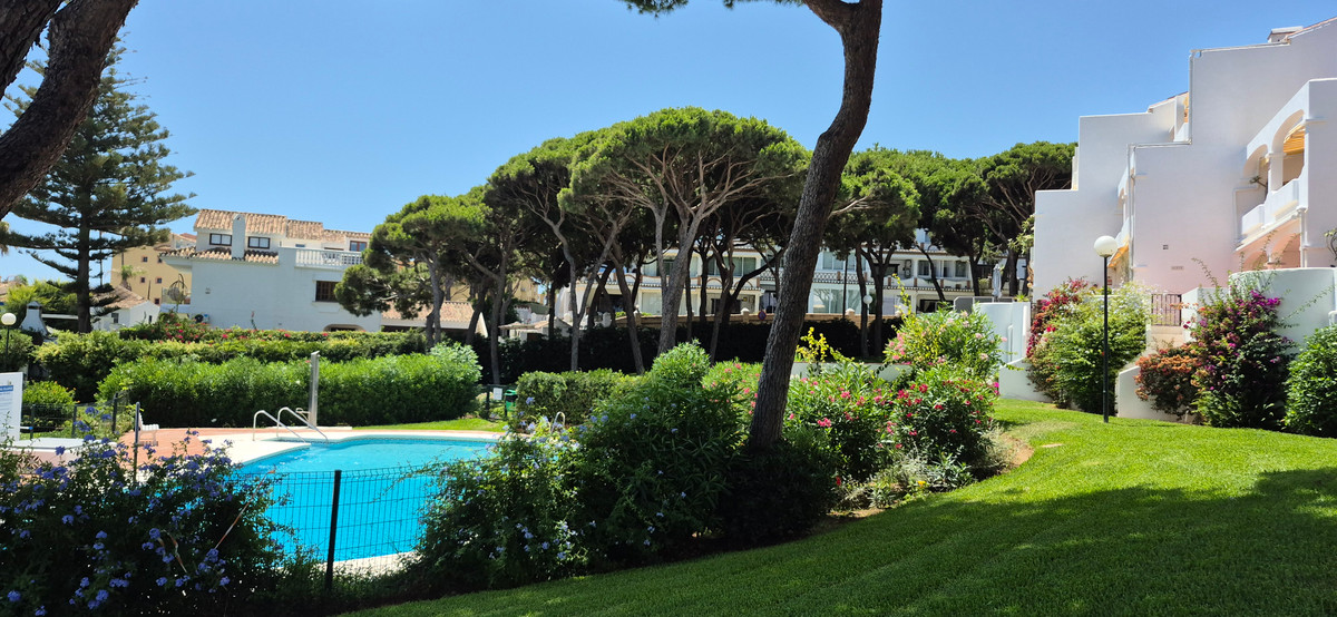 Se vende Apartamento Planta Media de 2 dormitorios en Costa Del Sol, Málaga, España