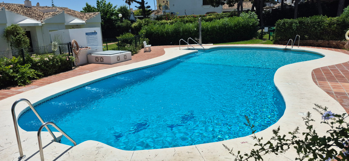 Se vende Apartamento Planta Media de 2 dormitorios en Costa Del Sol, Málaga, España