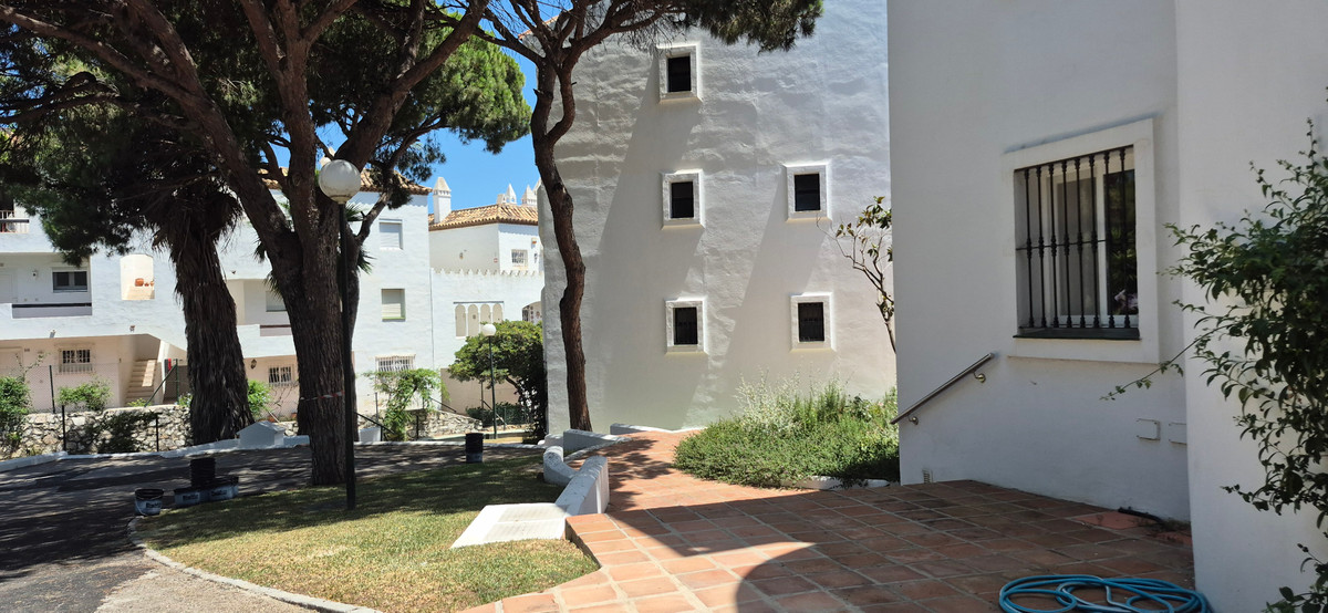 Se vende Apartamento Planta Media de 2 dormitorios en Costa Del Sol, Málaga, España