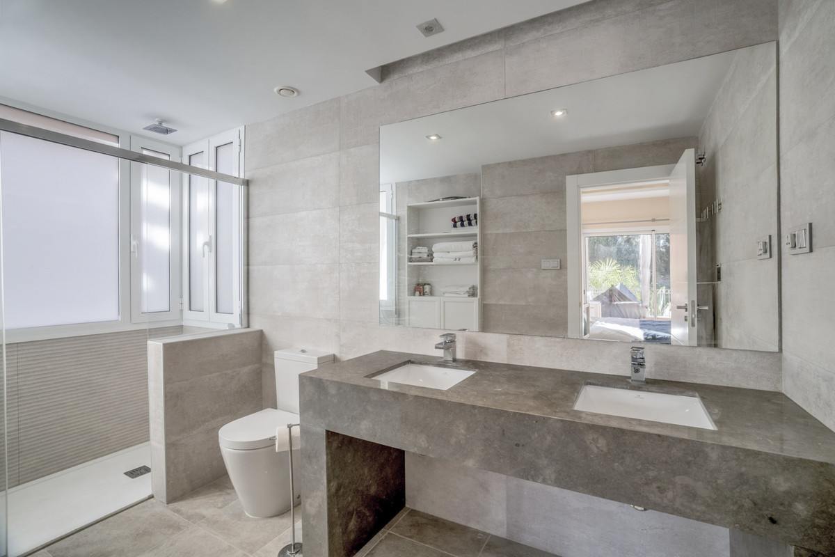 3 Bed Apartment for sale in Nueva Andalucía Costa Del Sol, Málaga, Spain