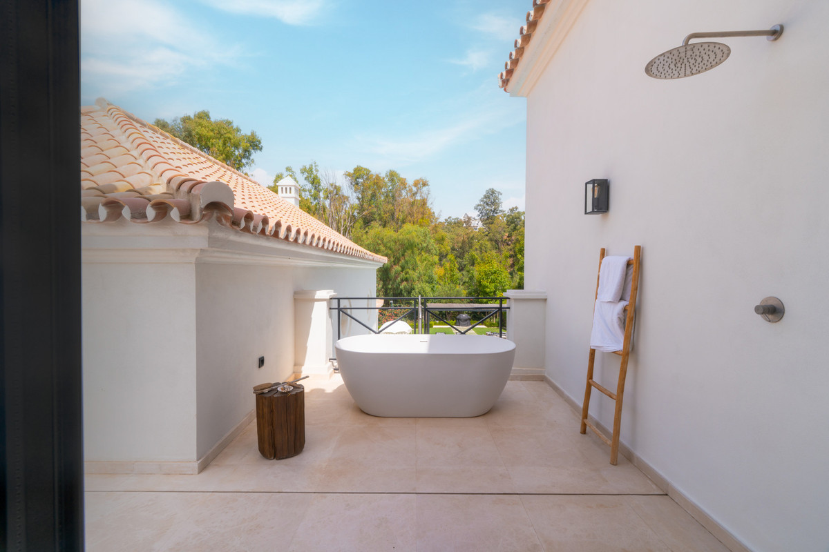 5 Bed Townhouse for sale in Nueva Andalucía Costa Del Sol, Málaga, Spain