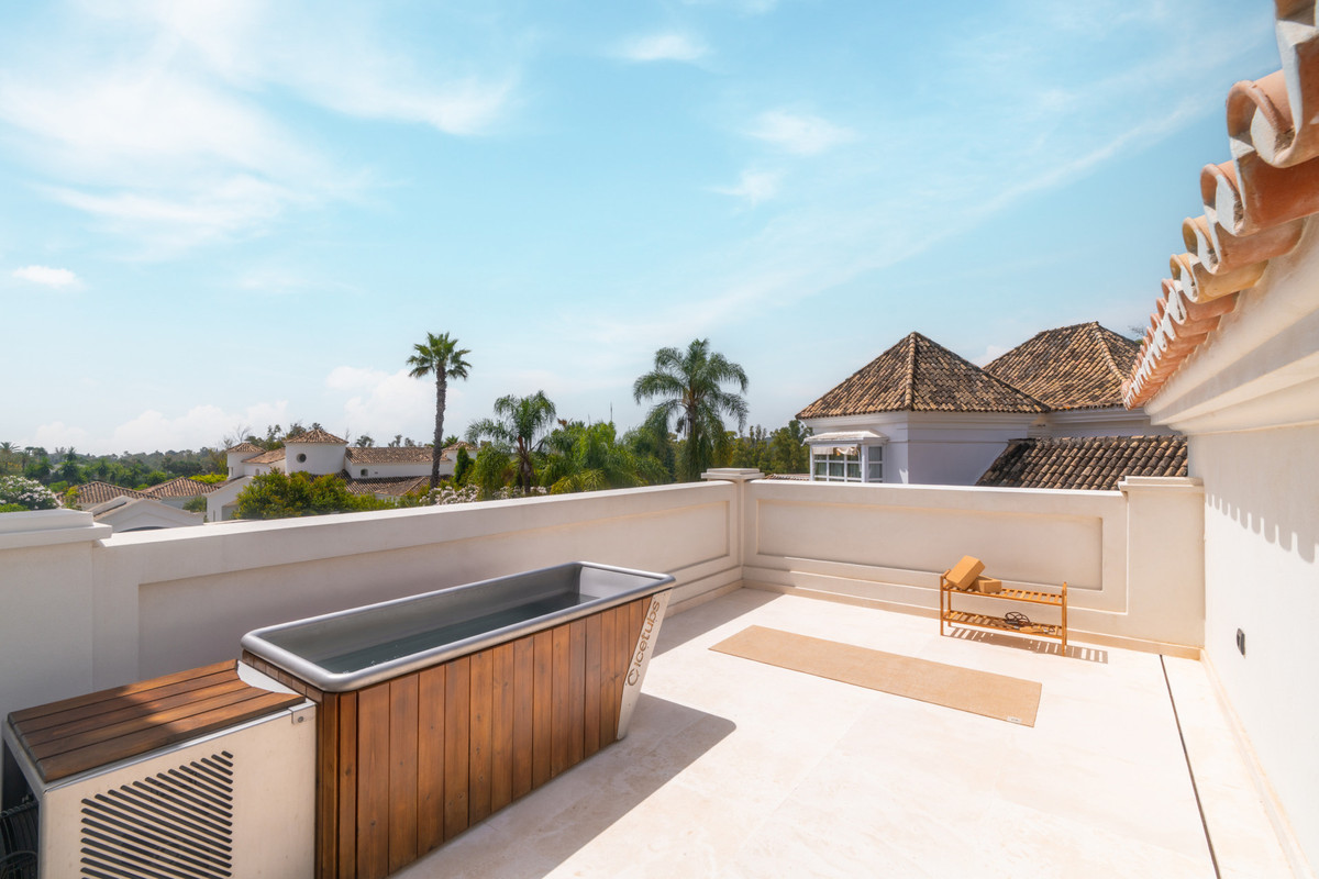 5 Bed Townhouse for sale in Nueva Andalucía Costa Del Sol, Málaga, Spain