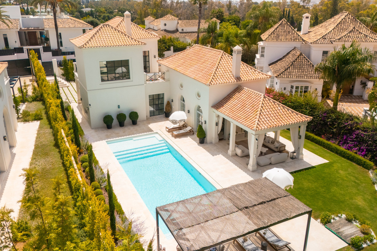 5 Bed Townhouse for sale in Nueva Andalucía Costa Del Sol, Málaga, Spain