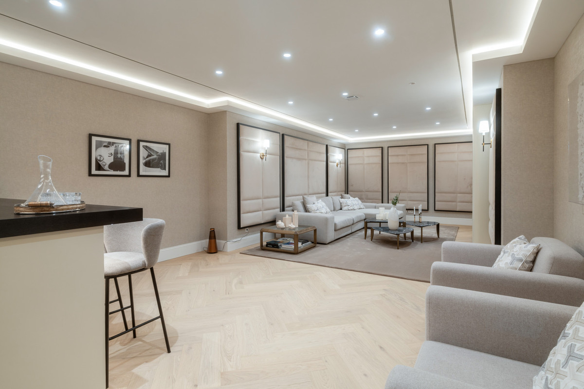 5 Bed Townhouse for sale in Nueva Andalucía Costa Del Sol, Málaga, Spain