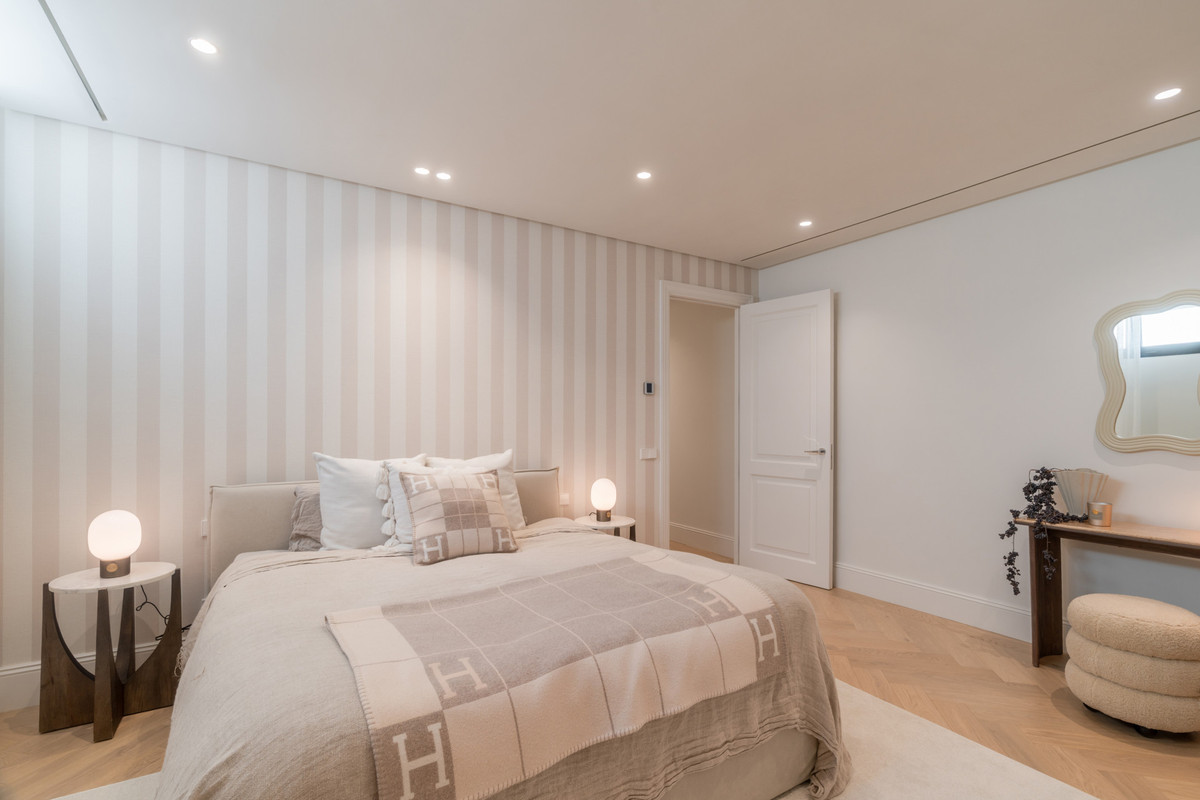 5 Bed Townhouse for sale in Nueva Andalucía Costa Del Sol, Málaga, Spain