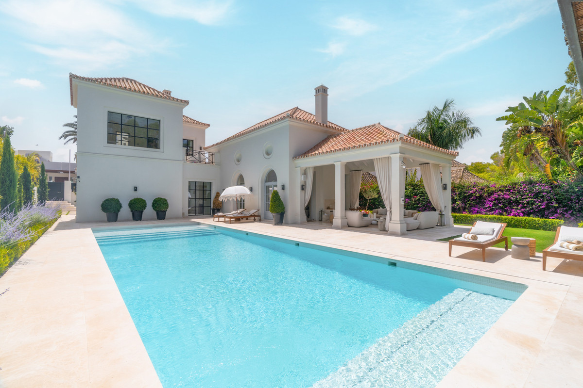5 Bed Townhouse for sale in Nueva Andalucía Costa Del Sol, Málaga, Spain