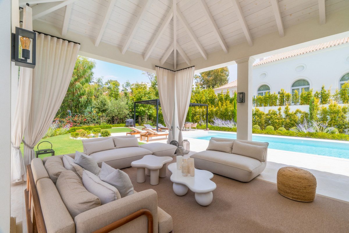 5 Bed Townhouse for sale in Nueva Andalucía Costa Del Sol, Málaga, Spain