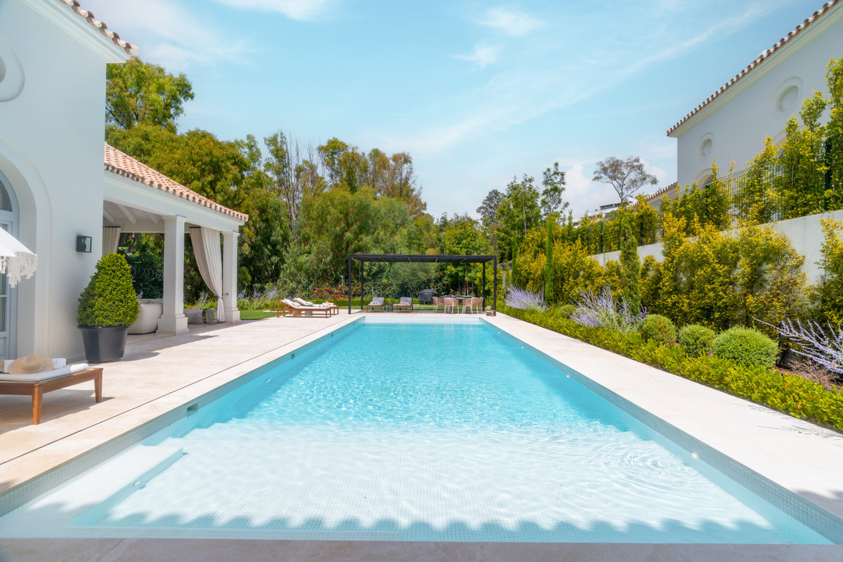 5 Bed Townhouse for sale in Nueva Andalucía Costa Del Sol, Málaga, Spain