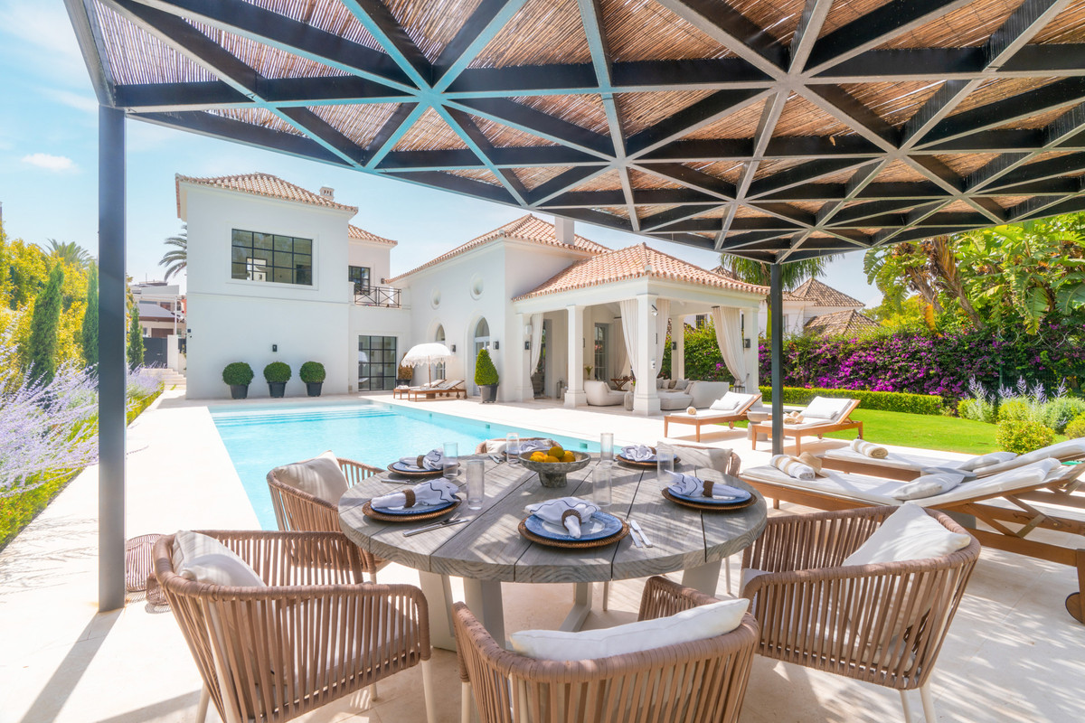 5 Bed Townhouse for sale in Nueva Andalucía Costa Del Sol, Málaga, Spain
