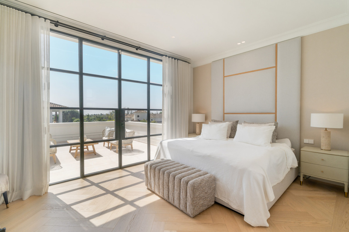 5 Bed Townhouse for sale in Nueva Andalucía Costa Del Sol, Málaga, Spain