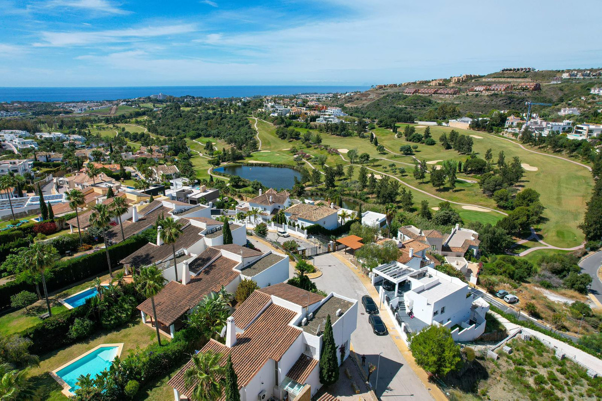5 Bed Townhouse for sale in Benahavís Costa Del Sol, Málaga, Spain