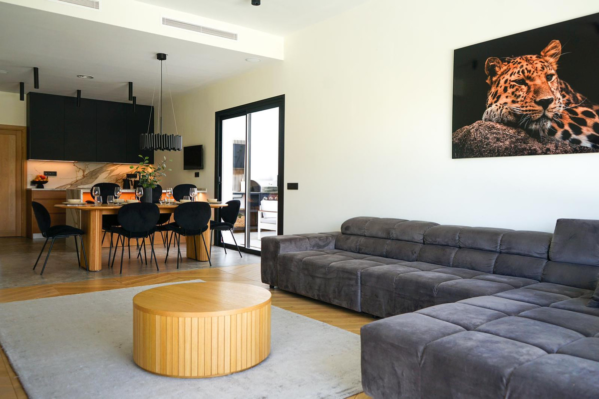 5 Bed Townhouse for sale in Benahavís Costa Del Sol, Málaga, Spain