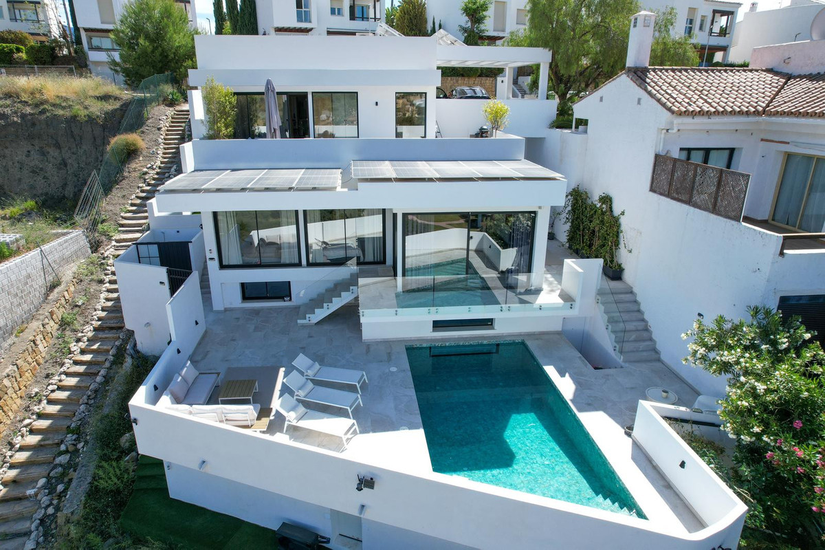 5 Bed Townhouse for sale in Benahavís Costa Del Sol, Málaga, Spain