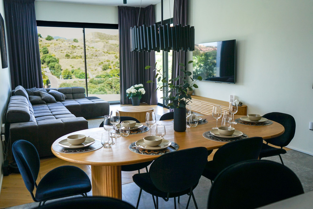 5 Bed Townhouse for sale in Benahavís Costa Del Sol, Málaga, Spain