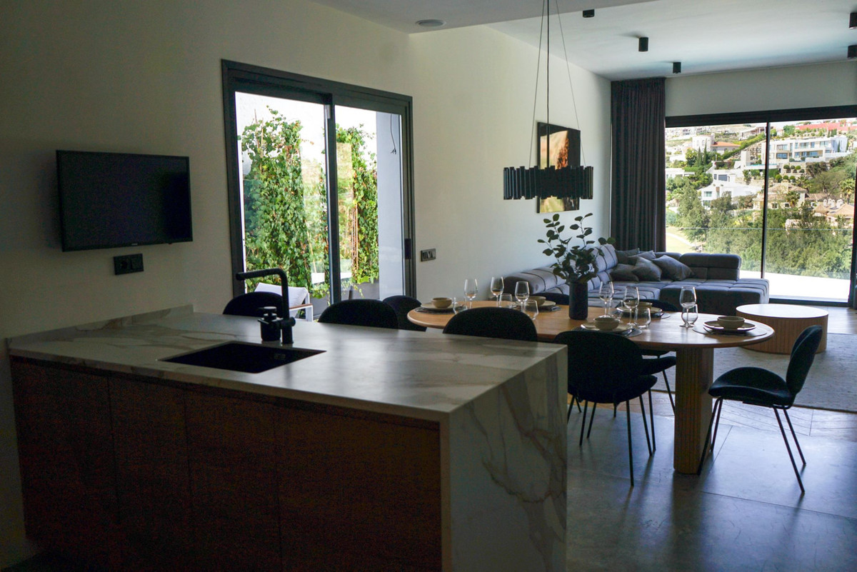 5 Bed Townhouse for sale in Benahavís Costa Del Sol, Málaga, Spain